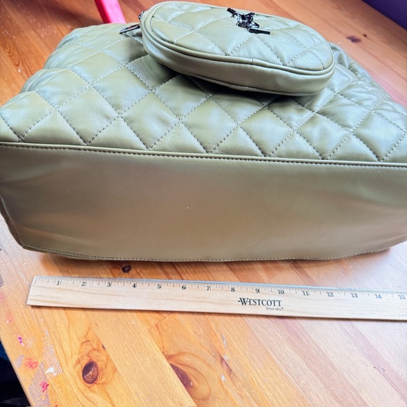 Khaki quilted puffer hobo bag nwt - Picture 13 of 14